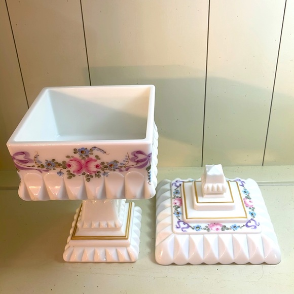 Westmoreland Milk Glass Roses and Bows Covered Compote Candy Pedestal Dish - Picture 5 of 6